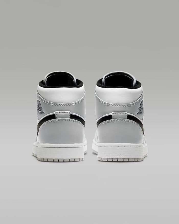 Nike Air Jordan 1 Retro – “Light Smoke Grey”