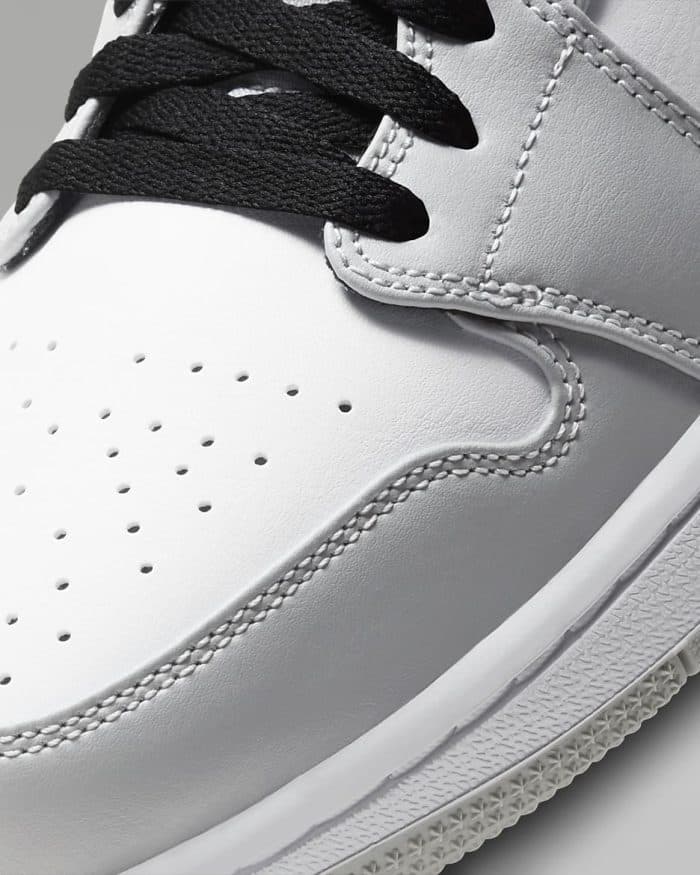 Nike Air Jordan 1 Retro – “Light Smoke Grey”