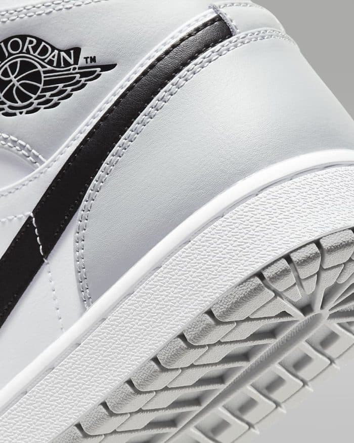 Nike Air Jordan 1 Retro – “Light Smoke Grey”